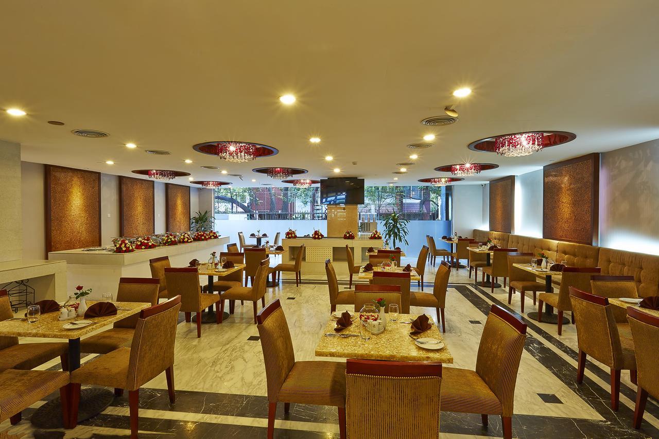 Six Seasons Hotel Dhaka Buitenkant foto