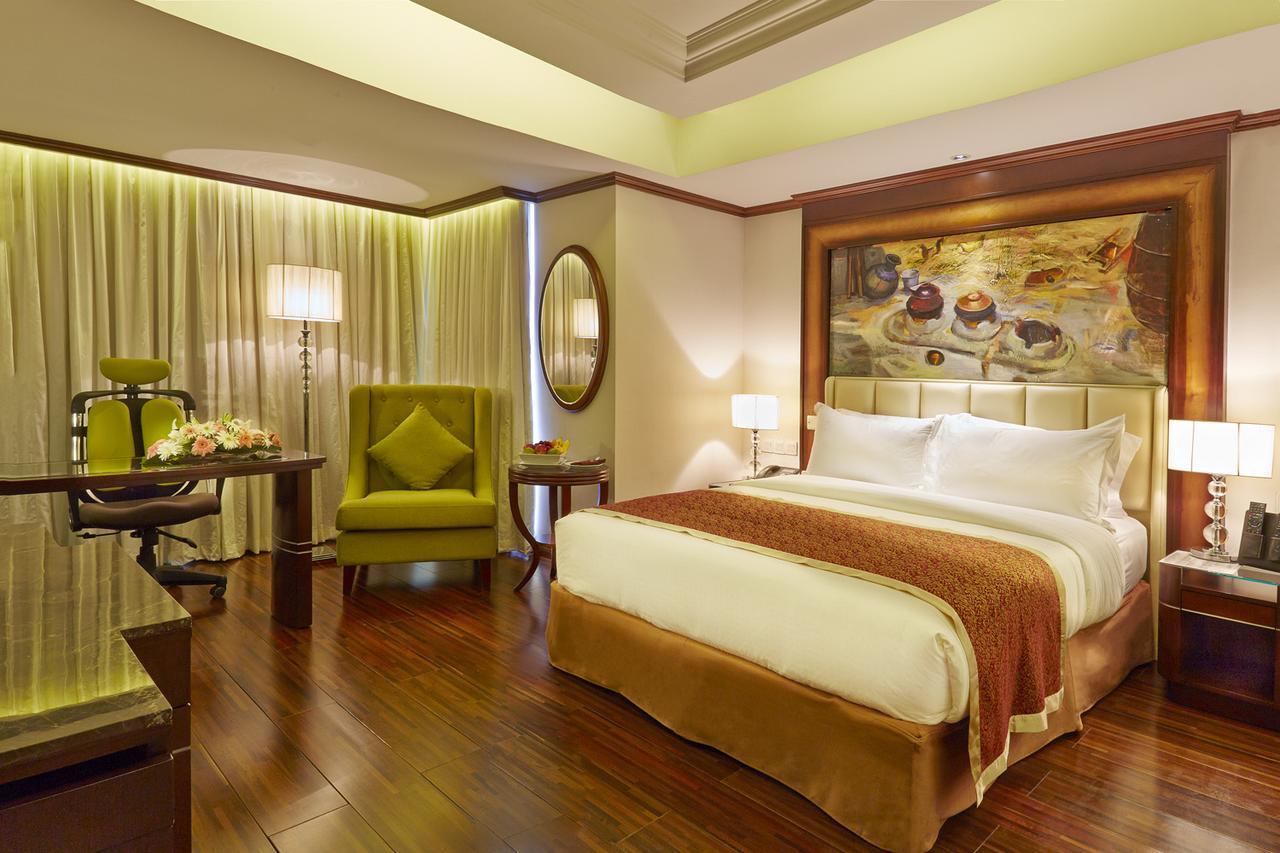 Six Seasons Hotel Dhaka Buitenkant foto