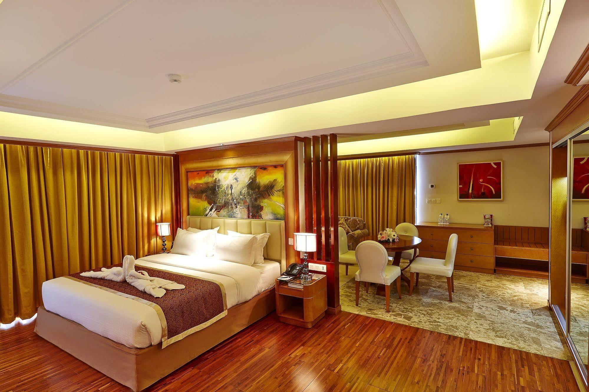 Six Seasons Hotel Dhaka Buitenkant foto